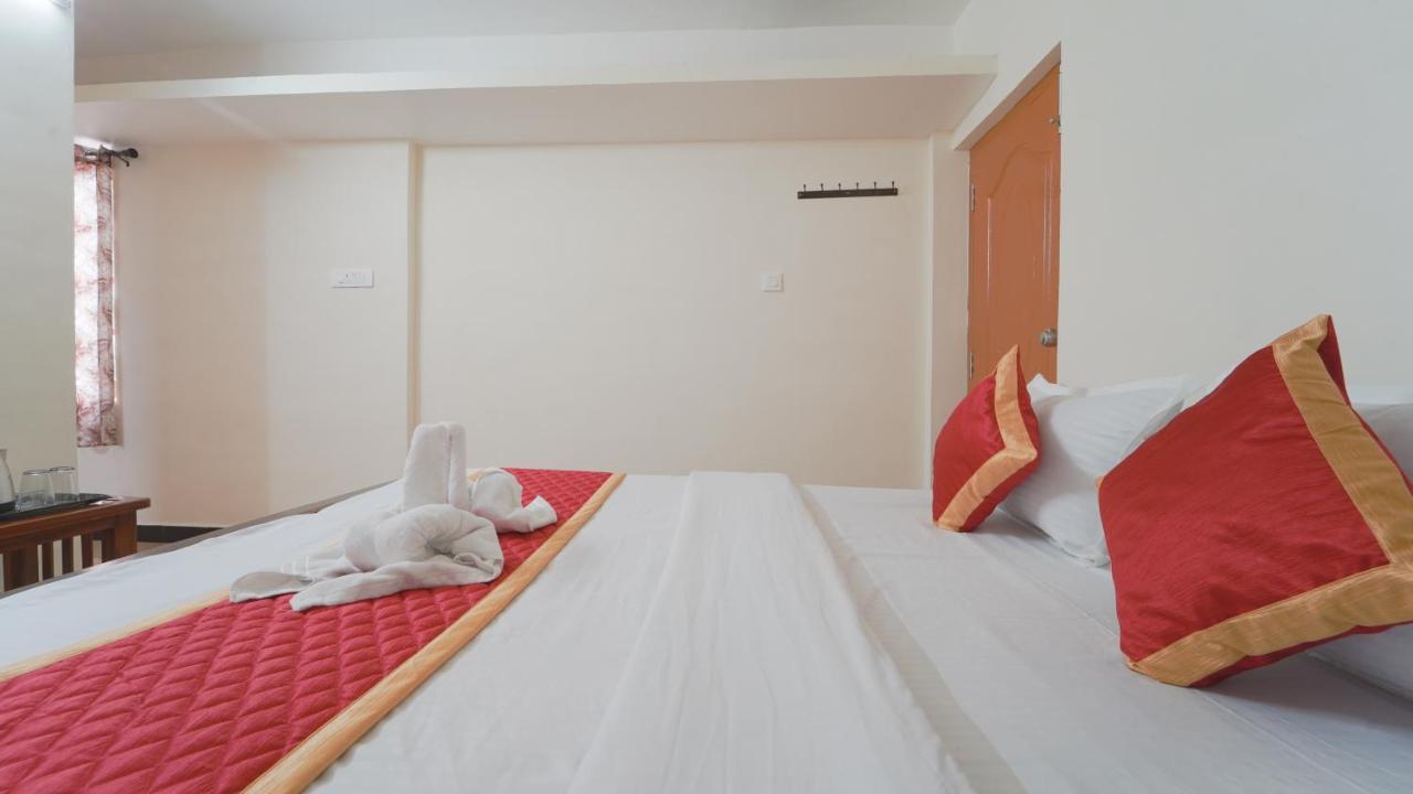 Amuthu Residency Hotel Ooty Exterior photo